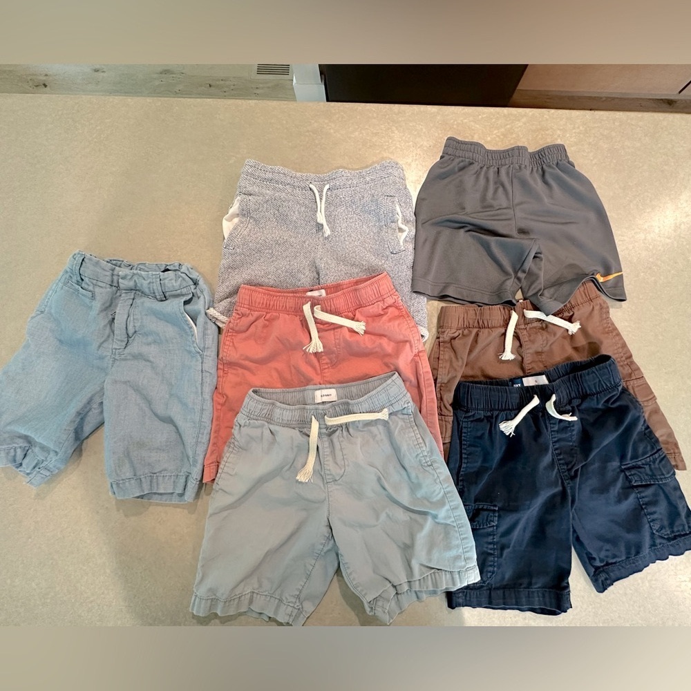 6-7T boy shorts bundle. 6 old navy in great shape and 1 Nike (logo peeling up. )